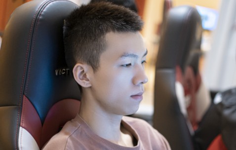 九游娱乐-包含Karsa回归赛场，回归赛场首场状态亮眼，TES观众沸腾！的词条