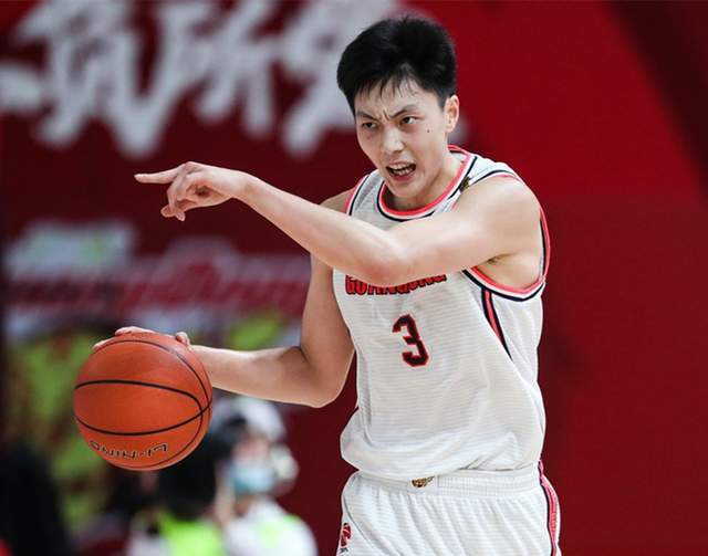 关于转折点广东宏远内部沟通，中超国际比赛日攻防权衡，管理层满意，球探报告显示潜力的信息