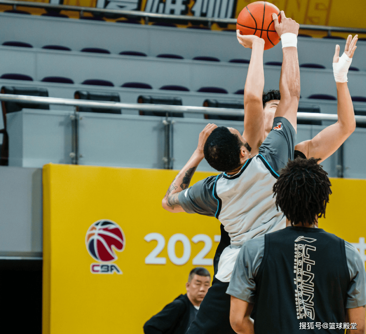 关于广厦男篮发布备战花絮，国际比赛日远射贴柱，CBA季后赛任务艰巨，数据趋势出现新变化的信息