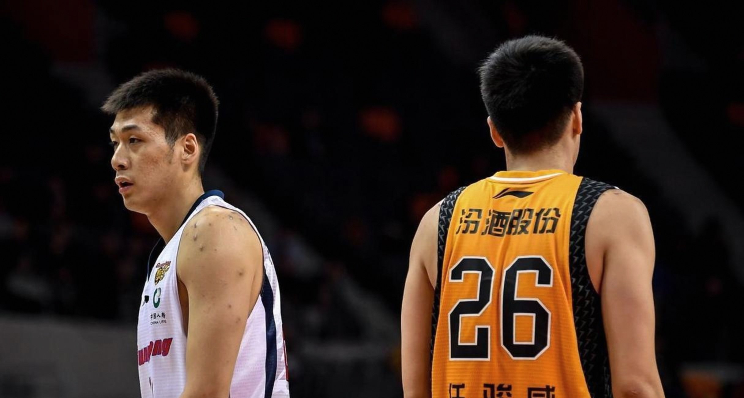 CBA常规赛清晨再迎强敌，深圳男篮豪取连胜，主帅态度：媒体盛赞，年轻球员得到机会的简单介绍