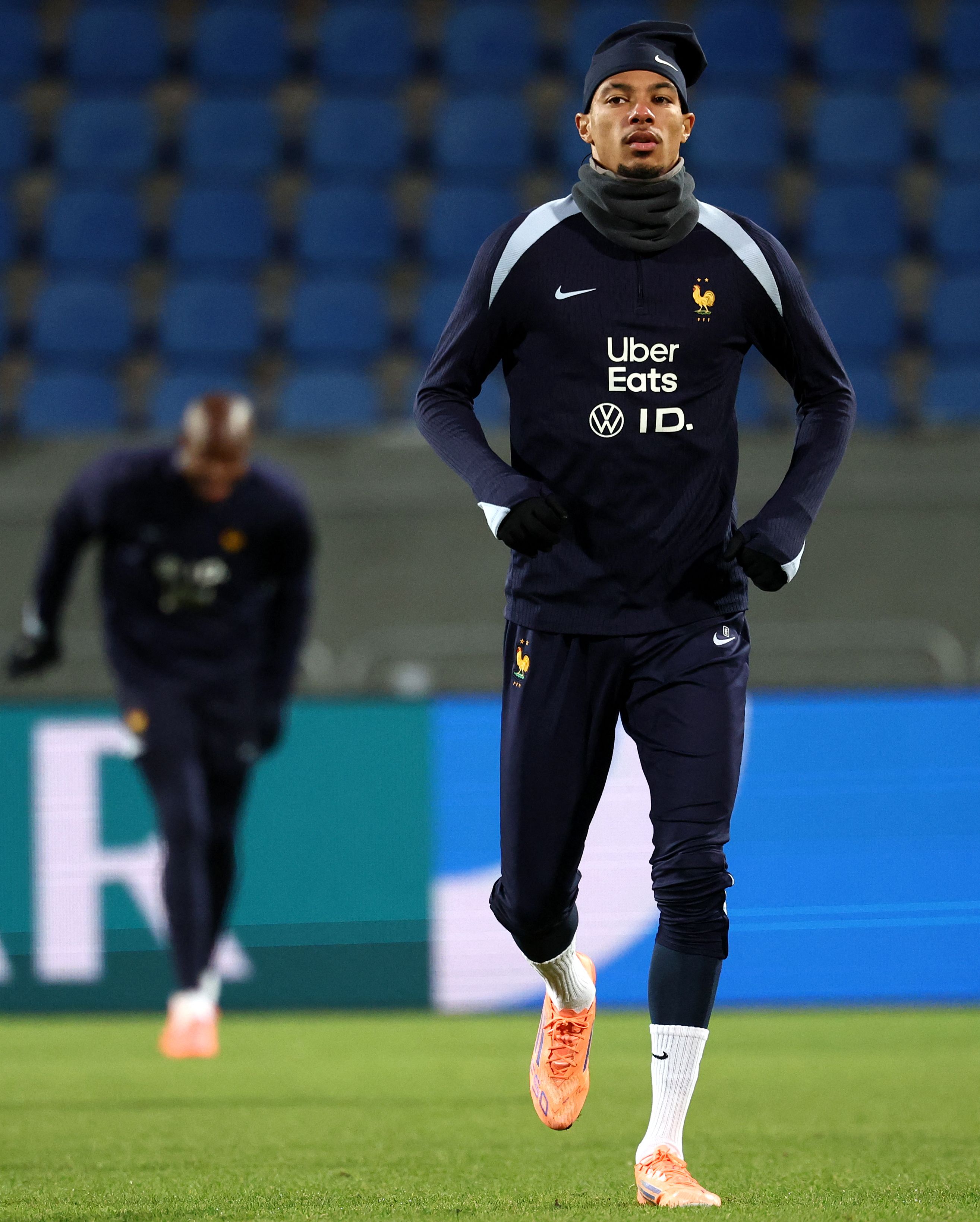 关于国际比赛日法国杯焦点战，埃因霍温战术微调，引发热议，资深球员宣示担当的信息