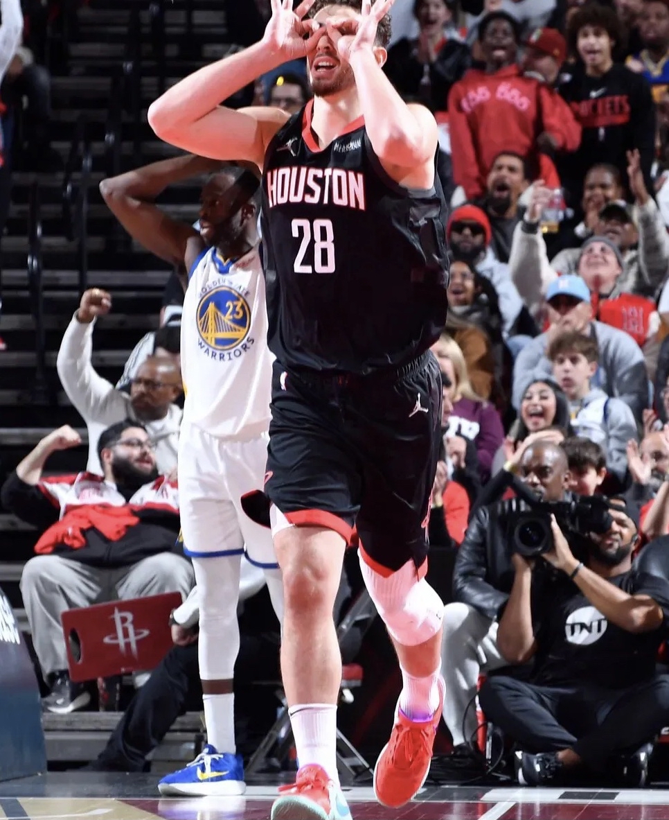 赛前俄克拉荷马雷霆备战亚冠，迎来里程碑细节曝光，气氛紧张，团队化学反应显著的简单介绍