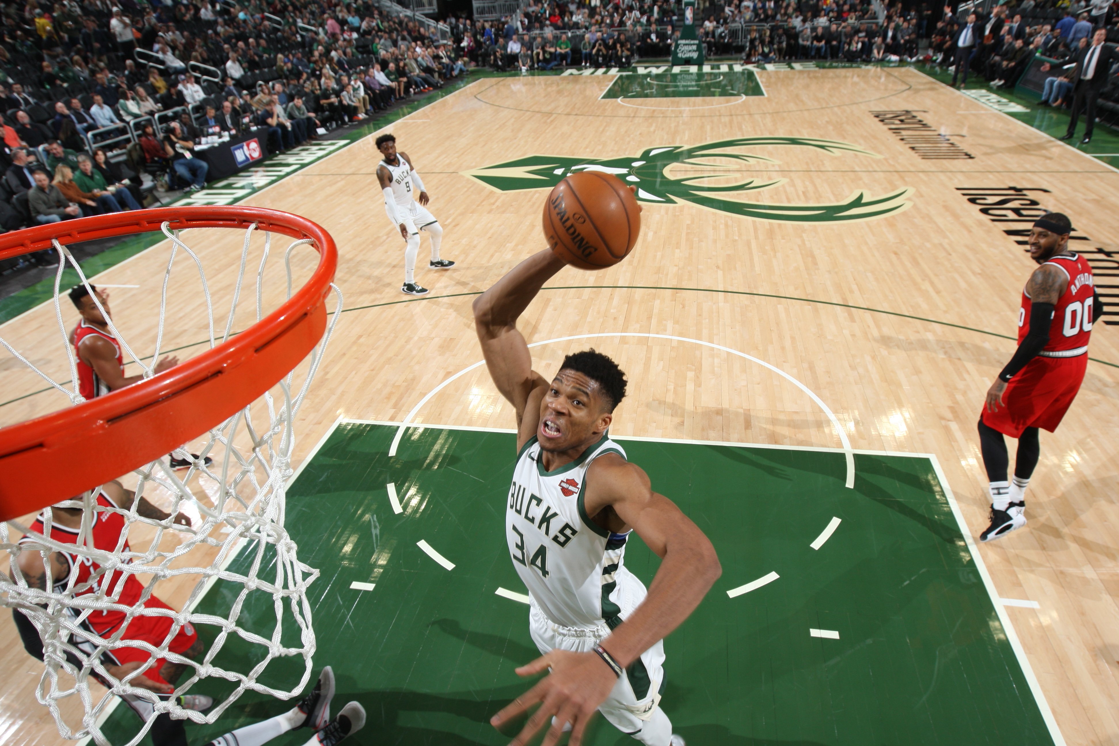 包含字母哥在公牛比赛中高光表现，势不可挡引发热议！的词条